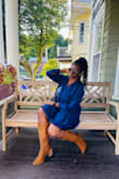 This boots are a must-have this fall. They are absolutely gorgeous, people stop me to ask where I got them. They are very easy to combine, go with any color. They make a little bit of sound while walking, but if you are used to high heels, it's a familiar sound.
I'm in love! - Amor D.