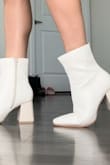 It's sooo pretty and really comfortable! Has a lot of quality and it's worth it! I'm in love. - Marina S.
