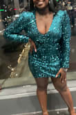 Beautiful dress! The color popped. It was the perfect shade of teal. I got so many compliments. I ordered an XL. It was slightly loose but not noticeable enough to exchange for a smaller size. I give it 10/10. - Felicia W.