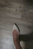 Runs too small, todo me gustó el material y color. I'd need a size 5 1/2 - Edith R.
