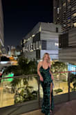 Was beautiful and fit perfectly. The fábric is amazing and the color green is great - Claudia B.
