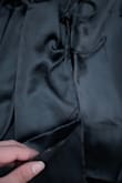 {Translated by a lulus employee}

It's very pretty. The fabric looks very warm. It's a little small in the arm area, one size up would fit you perfectly. - Paola P.