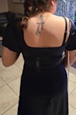 Esta muy bonito pero esta muy escotado y justo del pecho - Yazmin G.