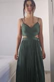 It's perfect for a summer wedding. The fabric is really good and the fit is perfect, I love it ! - Roberta M.