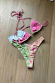 Bikini top and bottoms are not reversible. The print does not match the photos shared. The bottoms had two separate, not related prints as well. - Maxene H.