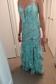 El vestido es mas hermoso de lo qye se ve en fotos, seve demasiado elegante y tiene muy buen precio - Lucia R.