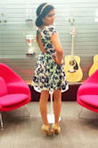 Vestido hermoso!! Defrente es super cute pero la espalda tiene un escote de infarto!!! Divino me encanto! Cada vez que lo uso la gente siempre me da cumplidos - Lizia P.