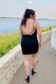 Felt like it bunched up a bit around my stomach but that's probably just how my body shape fit in the dress. Really comfy. - Raneem A.